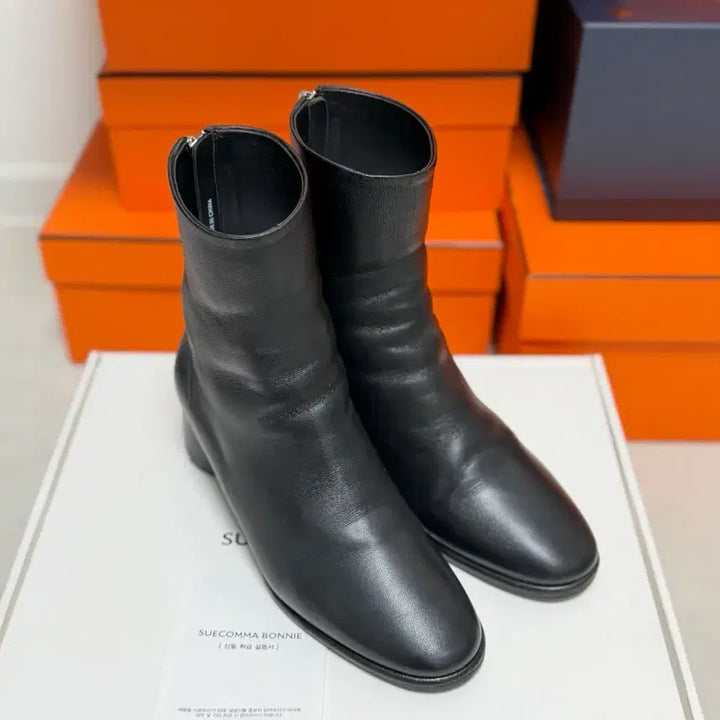 [BUNJANG] Suecomma Bonnie Ankle Boots / 슈콤마보니 양가죽 기본쉐입 앵클부츠 1회 시착 235mm(정가42만원)