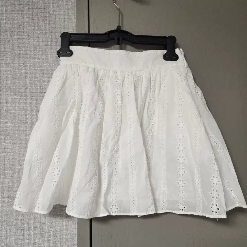 [BUNJANG] Miel Punching 3/4 Length Skirt / 도매택 미엘 펀칭3부 스커트
