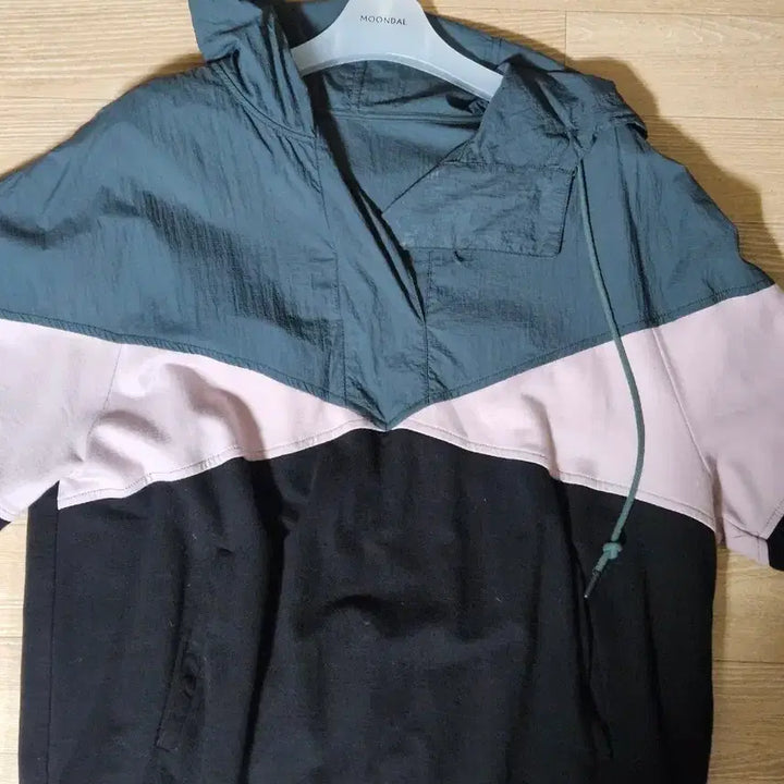 [BUNJANG] Sisley Anorak T-Shirt / 시슬리티셔츠