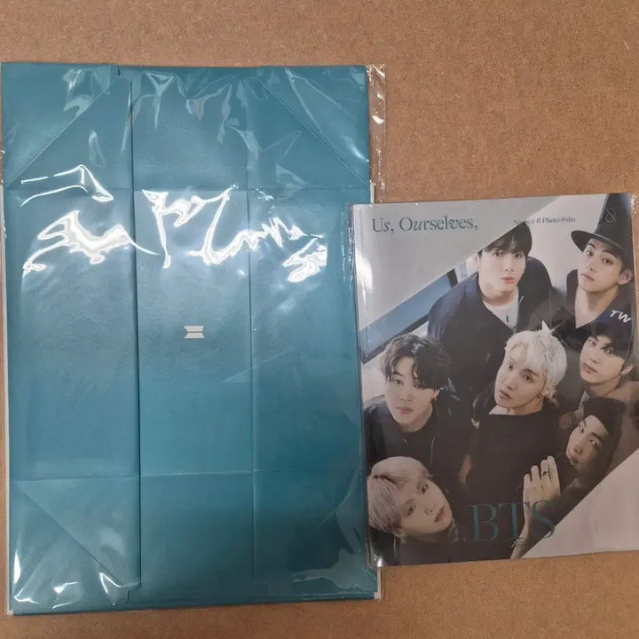 [BUNJANG] BTS Us, Ourselves Special Photo Folio (Sealed) / (미개봉)BTS 방탄소년단 Us, Ourselves 스페셜 포토폴리오