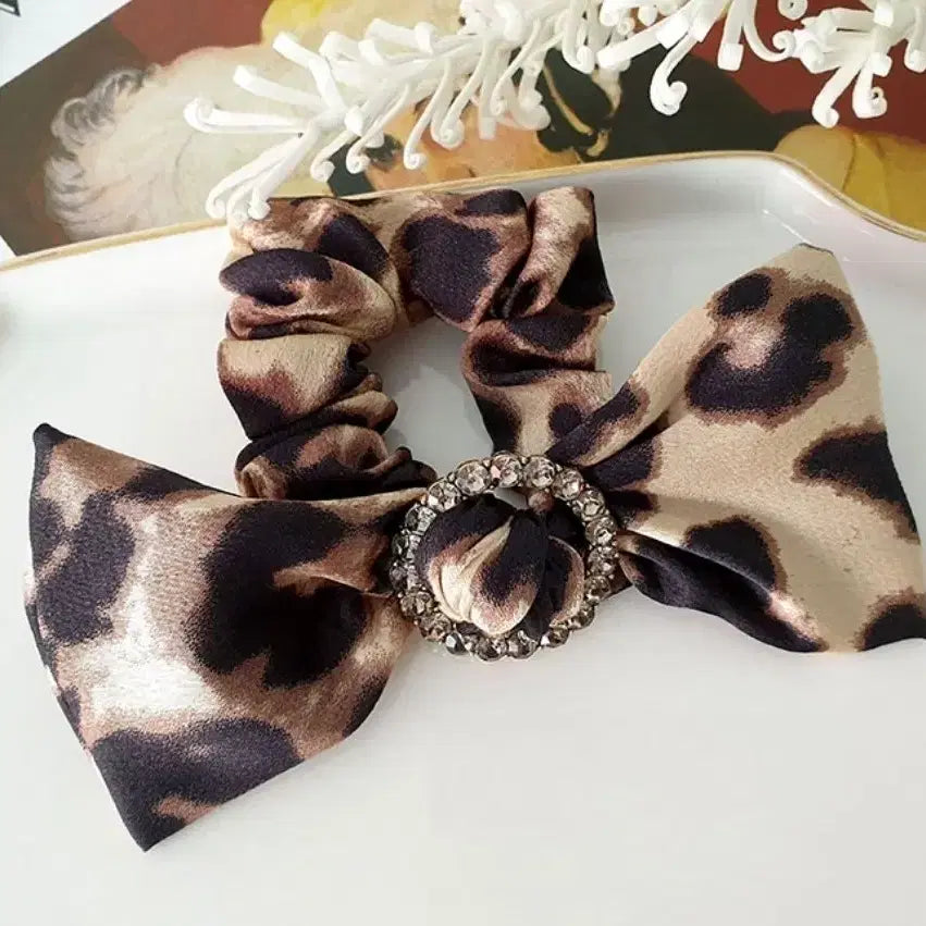 [BUNJANG] Leopard Print Ribbon Hair Scrunchie / 레오파드 리본 큐빅 헤어슈슈(새상품)