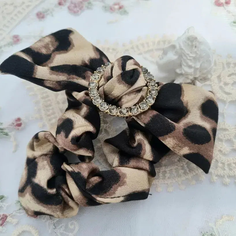 [BUNJANG] Leopard Print Ribbon Hair Scrunchie / 레오파드 리본 큐빅 헤어슈슈(새상품)