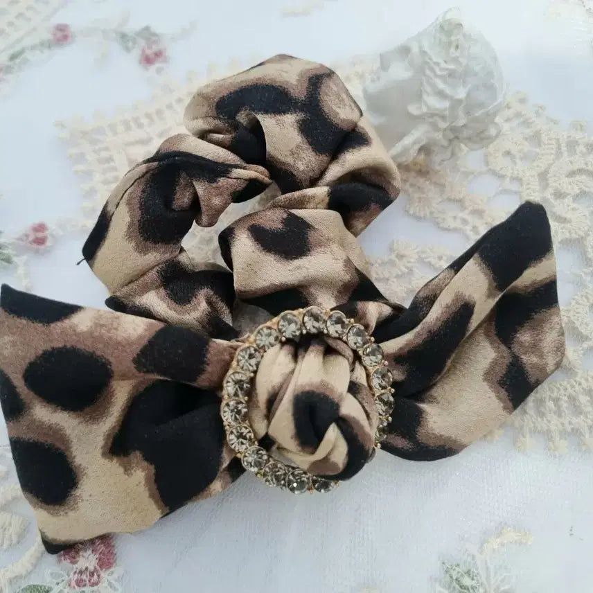 [BUNJANG] Leopard Print Ribbon Hair Scrunchie / 레오파드 리본 큐빅 헤어슈슈(새상품)