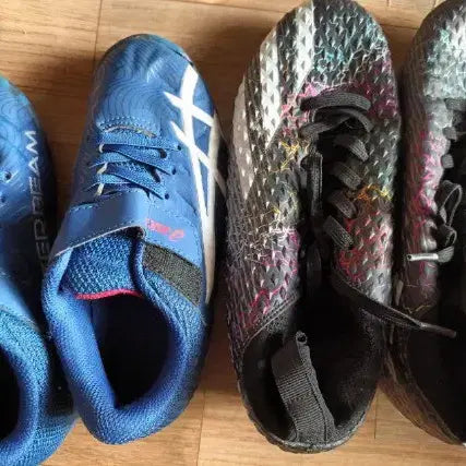 [BUNJANG] Assorted Soccer Shoes and Accessories Bundle / 7켤레 남자 축구화 운동화 장갑 가방 전부다 저렴하게 처분해요 ㅠㅠ