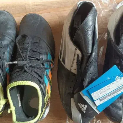 [BUNJANG] Assorted Soccer Shoes and Accessories Bundle / 7켤레 남자 축구화 운동화 장갑 가방 전부다 저렴하게 처분해요 ㅠㅠ