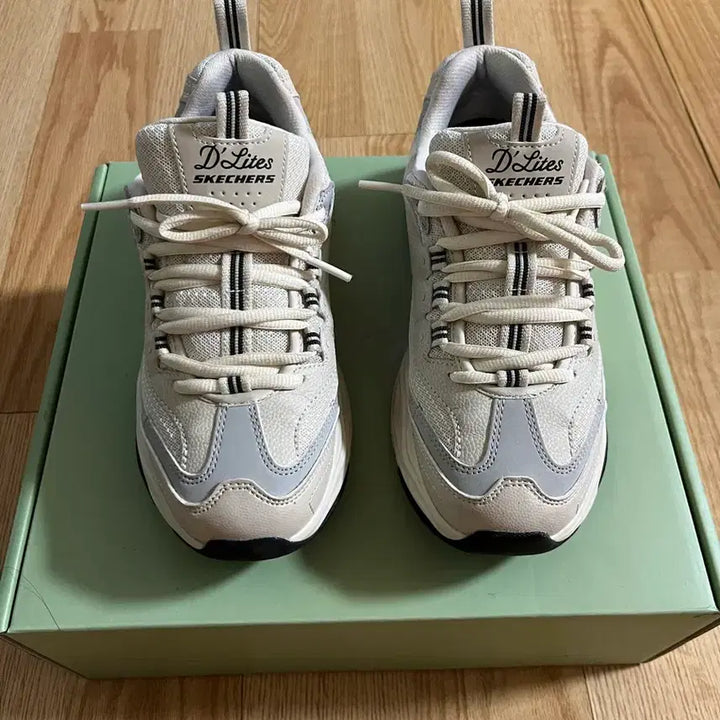 [BUNJANG] Skechers Delight Hiking/Walking Shoes / 스케쳐스 딜라이트 230