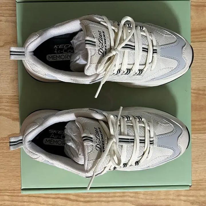 [BUNJANG] Skechers Delight Hiking/Walking Shoes / 스케쳐스 딜라이트 230
