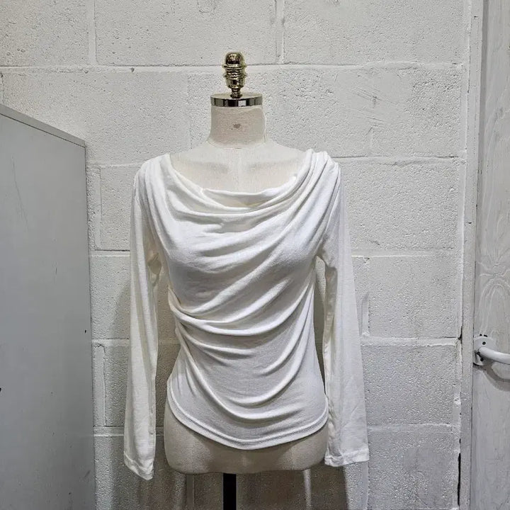 [SOLD OUT] 옆셔링 앞루즈핏 긴팔- 화이트