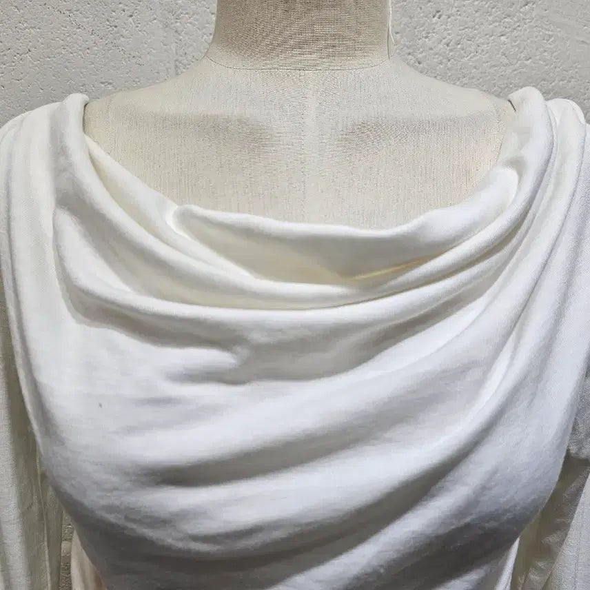 [SOLD OUT] 옆셔링 앞루즈핏 긴팔- 화이트