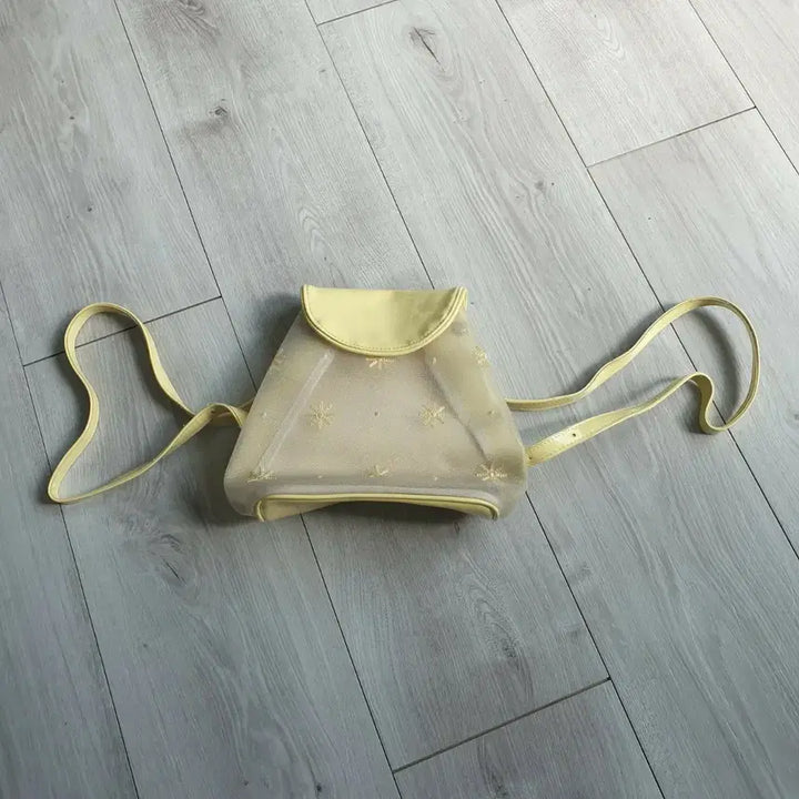 [BUNJANG] Vintage Sheer Backpack / 빈티지 노란색 플라워 아플리케 자수 시어 백팩