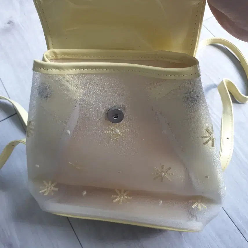 [BUNJANG] Vintage Sheer Backpack / 빈티지 노란색 플라워 아플리케 자수 시어 백팩