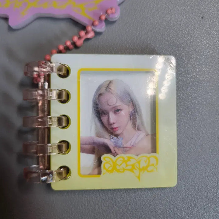 [BUNJANG] Winter Armageddon Acrylic ID Photo Holder MD / 윈터 아마겟돈 아크릴 증명사진 홀더 MD