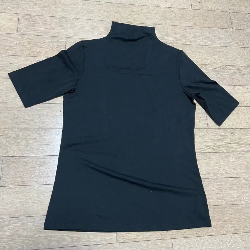 [BUNJANG] Theory Black Mock Neck Short Sleeve T-shirt / 블랙 반팔 목폴라 티셔츠 모크넥 띠어리 theory