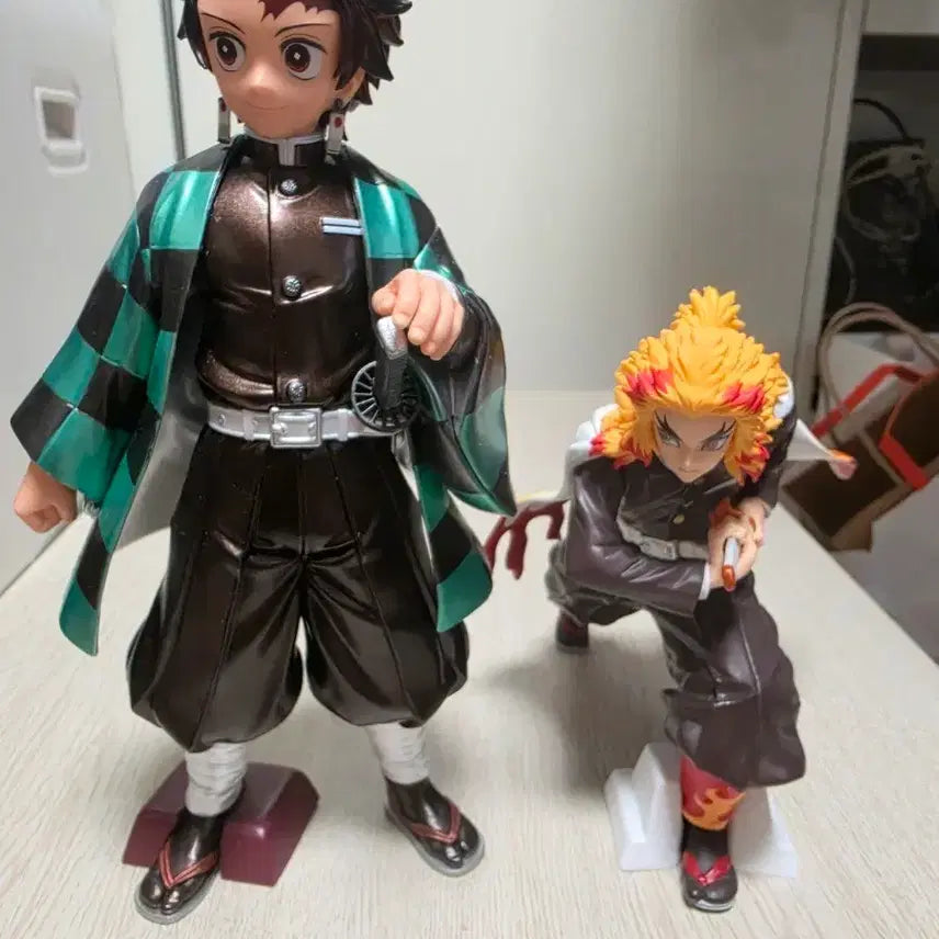 [BUNJANG] Demon Slayer Tanjiro &amp; Rengoku Figure Set / 귀멸의 칼날 탄지로 &amp; 렌고쿠 피규어 팝니다.