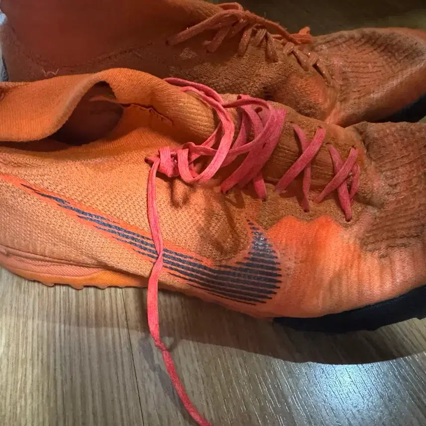 [SOLD OUT] 나이키 머큐리얼 축구화풋살화 tf 터프화 입니다 FLYKNIT 소재로 제