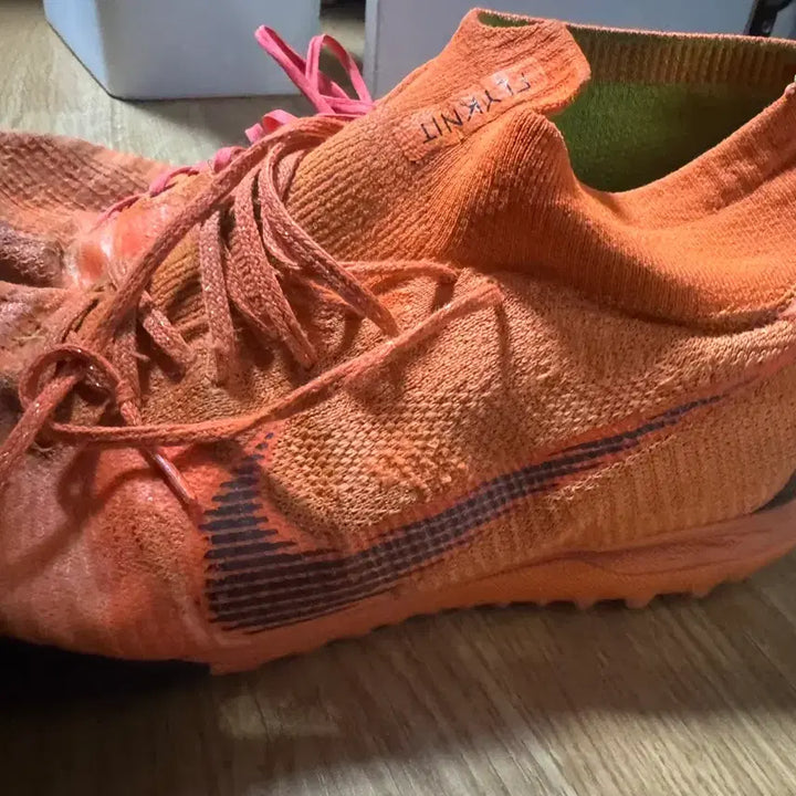 [SOLD OUT] 나이키 머큐리얼 축구화풋살화 tf 터프화 입니다 FLYKNIT 소재로 제