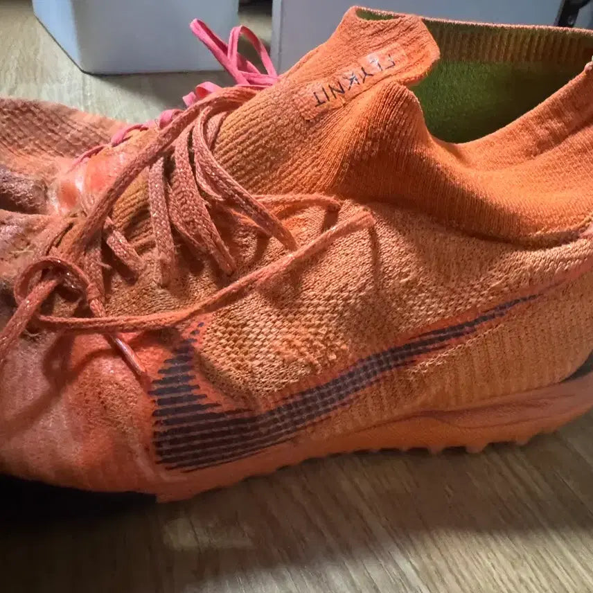[SOLD OUT] 나이키 머큐리얼 축구화풋살화 tf 터프화 입니다 FLYKNIT 소재로 제