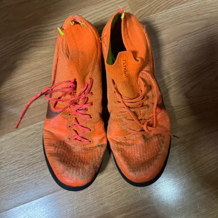 [SOLD OUT] 나이키 머큐리얼 축구화풋살화 tf 터프화 입니다 FLYKNIT 소재로 제