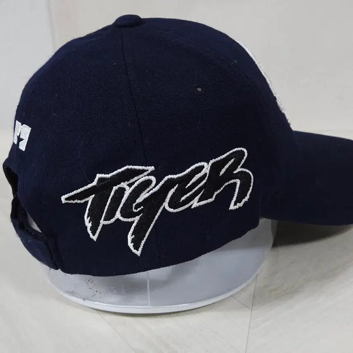 [BUNJANG] Vintage Baseball Cap Tiger Embroidered Wool Blend Cap / 빈티지 베이스볼 캡 타이거 자수 볼캡 울혼방 모자