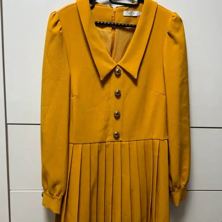 [BUNJANG] Imvely Pleated Mini Dress / 임블리 귤색 플리츠 미니 원피스