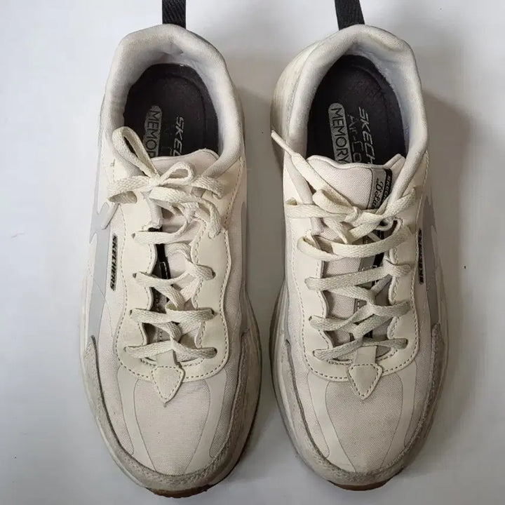 [SOLD OUT] 스케쳐스 운동화 아이보리 Memory Foam