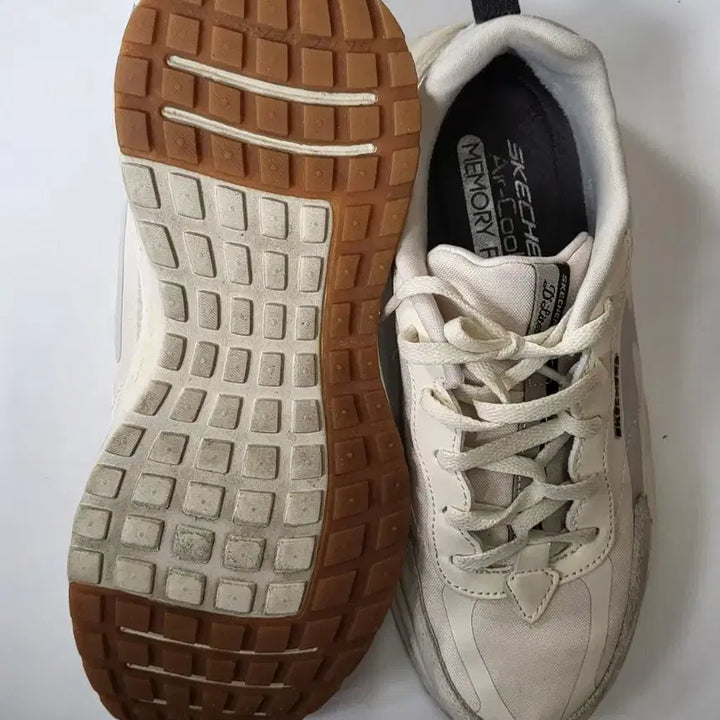 [SOLD OUT] 스케쳐스 운동화 아이보리 Memory Foam