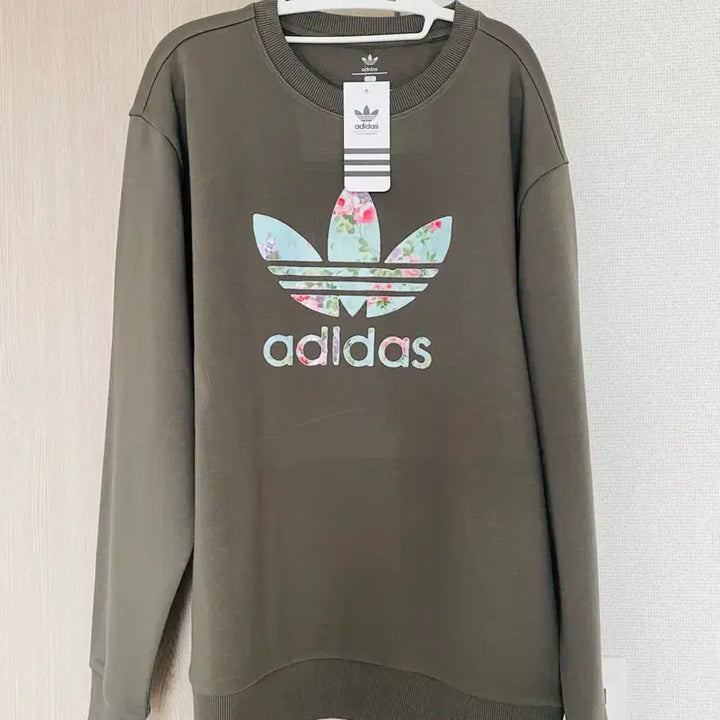 [BUNJANG] Adidas Flower Logo Sweatshirt Khaki / 아디다스 플라워 로고 맨투맨 카키