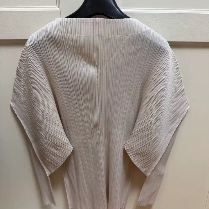 [BUNJANG] Studio Simplemung Pleats Cardigan (Beige) / 스튜디오 심플멍 바잉상품 플리츠가디건 (베이지)