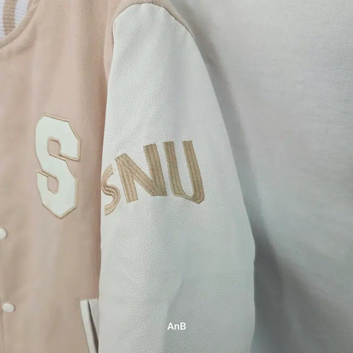 [SOLD OUT] 서울대학교 과잠/학잠 - 베이지 &amp; 화이트 (Veritas Lux Mea