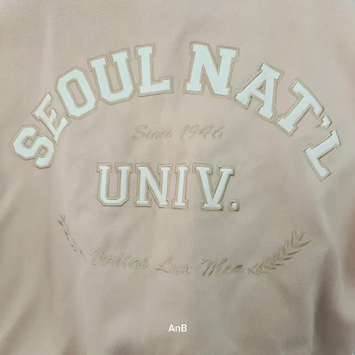 [SOLD OUT] 서울대학교 과잠/학잠 - 베이지 &amp; 화이트 (Veritas Lux Mea
