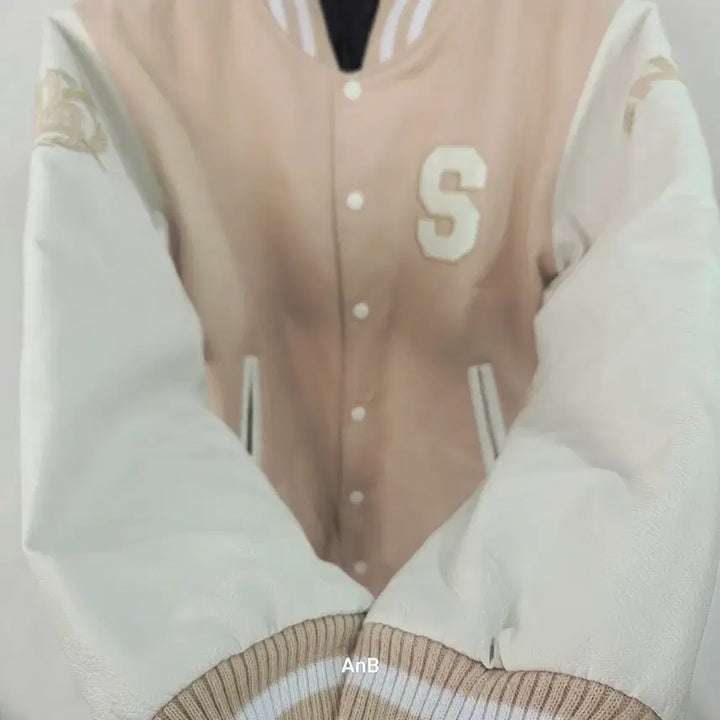 [SOLD OUT] 서울대학교 과잠/학잠 - 베이지 &amp; 화이트 (Veritas Lux Mea