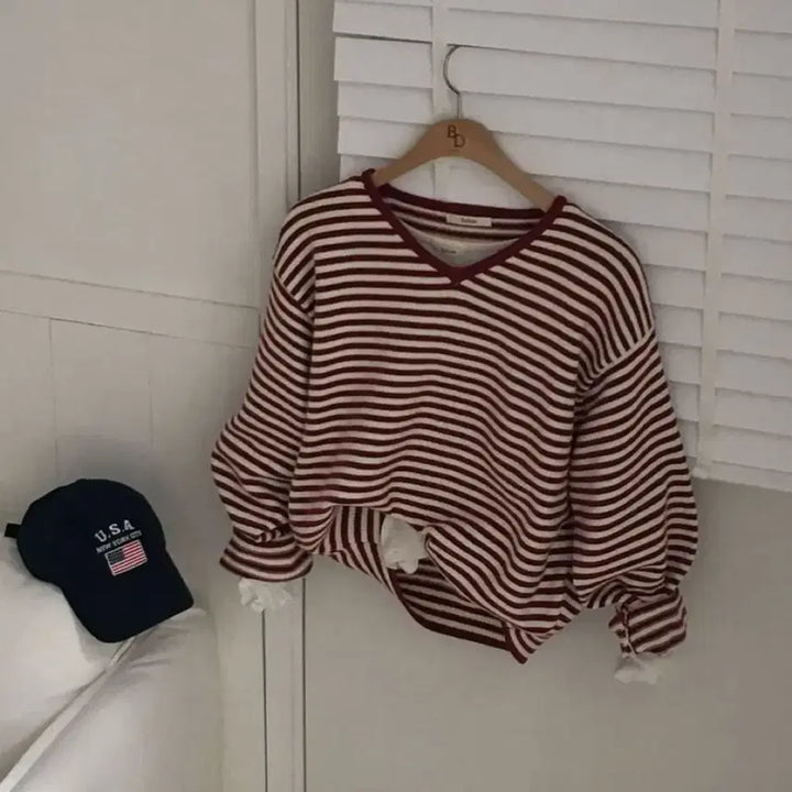 [BUNJANG] BEIDELLI Loose Fit Striped V-neck Knit Sweater / BEIDELLI 루즈핏 스트라이프 브이넥 니트