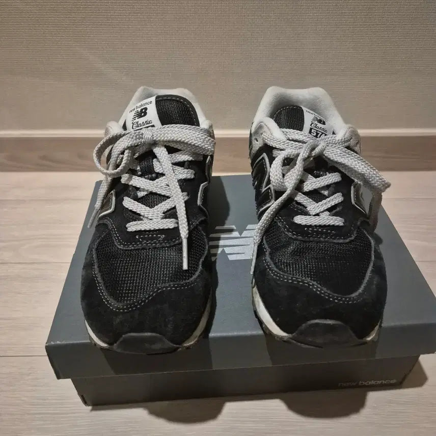 [BUNJANG] New Balance 574 Black Sneakers / 뉴발란스 574 블랙 220