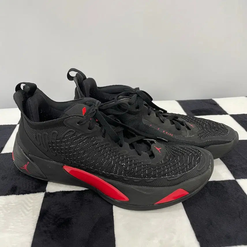[BUNJANG] Nike Jordan Luka 1 PF Black University Red Sneakers / 205) 나이키 조던 루카1 PfF 블랙 유니버시티 레드 290mm