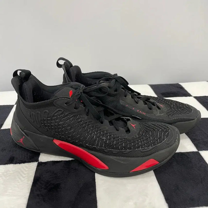 [BUNJANG] Nike Jordan Luka 1 PF Black University Red Sneakers / 205) 나이키 조던 루카1 PfF 블랙 유니버시티 레드 290mm
