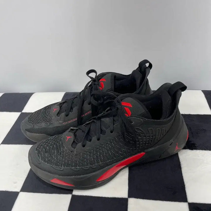 [BUNJANG] Nike Jordan Luka 1 PF Black University Red Sneakers / 205) 나이키 조던 루카1 PfF 블랙 유니버시티 레드 290mm