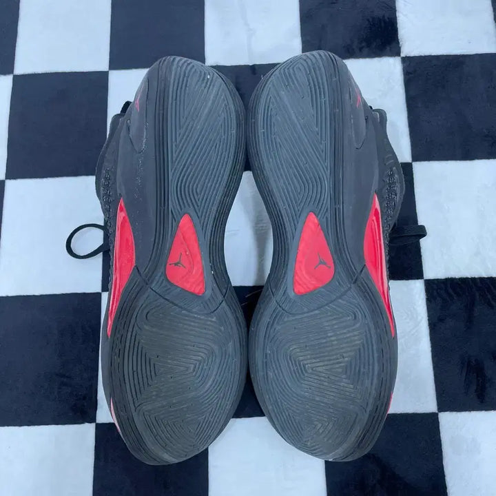 [BUNJANG] Nike Jordan Luka 1 PF Black University Red Sneakers / 205) 나이키 조던 루카1 PfF 블랙 유니버시티 레드 290mm