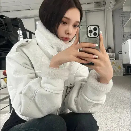 [BUNJANG] Mijemme White Crop Mustang / 미젬므 화이트 크롭 무스탕