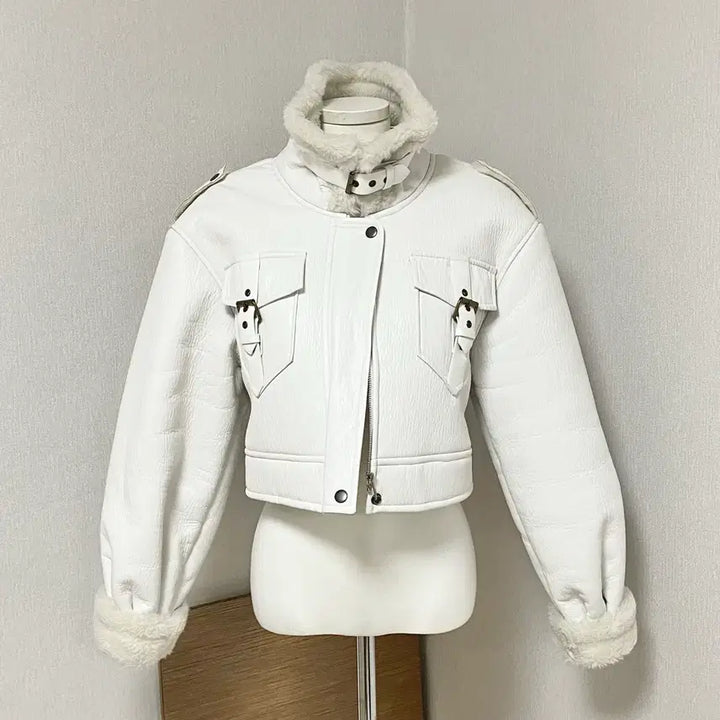 [BUNJANG] Mijemme White Crop Mustang / 미젬므 화이트 크롭 무스탕
