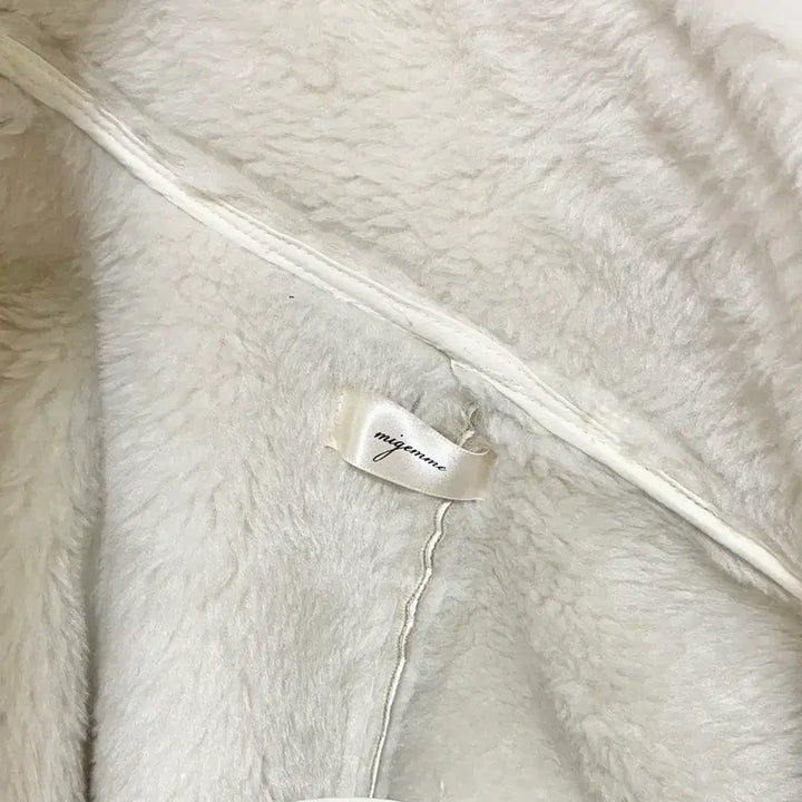 [BUNJANG] Mijemme White Crop Mustang / 미젬므 화이트 크롭 무스탕