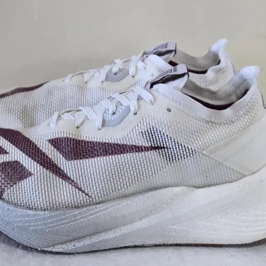 [BUNJANG] Reebok Floatride Energy X White Classic Maroon / [260] 리복 플로트라이드 에너지X 화이트클래식마룬ㅡ단종매물,최저가