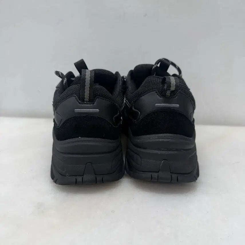 [BUNJANG] Aki Classic Urban Tracker All Black Sneakers / (235)아키클래식 운동화 어반트래커 올블랙