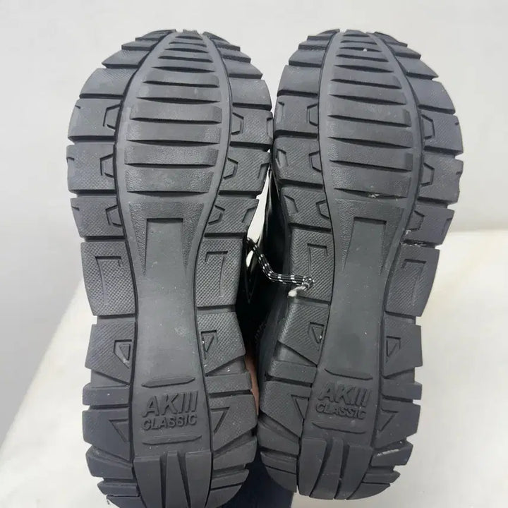 [BUNJANG] Aki Classic Urban Tracker All Black Sneakers / (235)아키클래식 운동화 어반트래커 올블랙