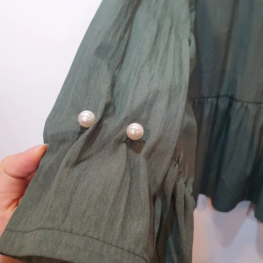 [BUNJANG] Green Pearl Frill Shirring Windbreaker Jacket / 그린 진주 소매 프릴 셔링 바람막이 자켓