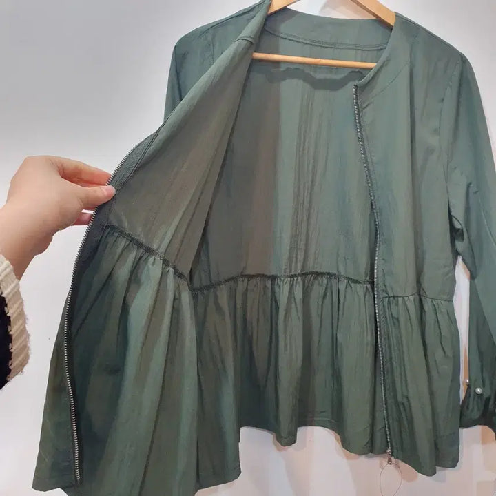 [BUNJANG] Green Pearl Frill Shirring Windbreaker Jacket / 그린 진주 소매 프릴 셔링 바람막이 자켓