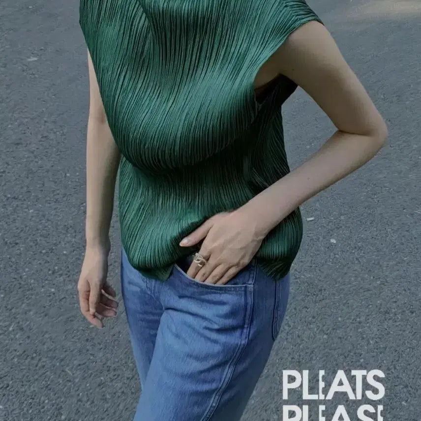 [BUNJANG] Pleats Please Sleeveless Tank Top / 플리츠플리즈 민소매 나시탑~