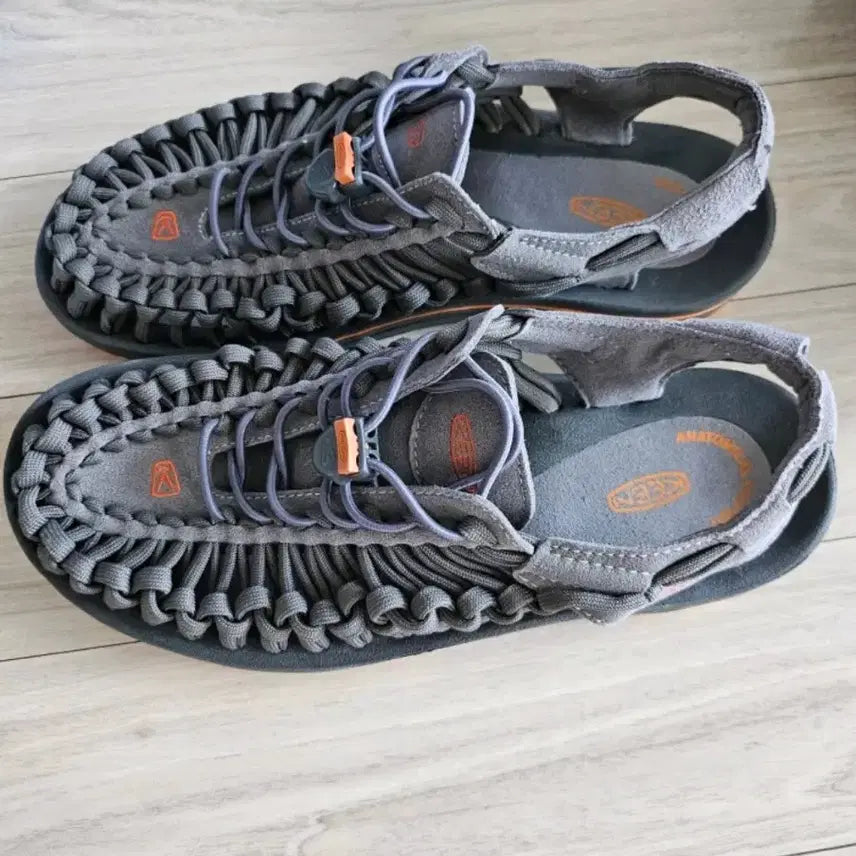 [SOLD OUT] 킨 KEEN 유니크 샌들