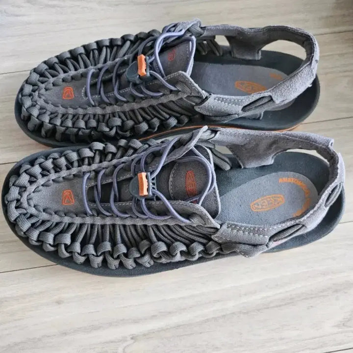 [SOLD OUT] 킨 KEEN 유니크 샌들