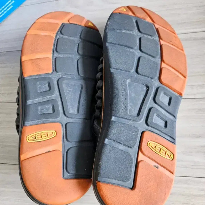 [SOLD OUT] 킨 KEEN 유니크 샌들