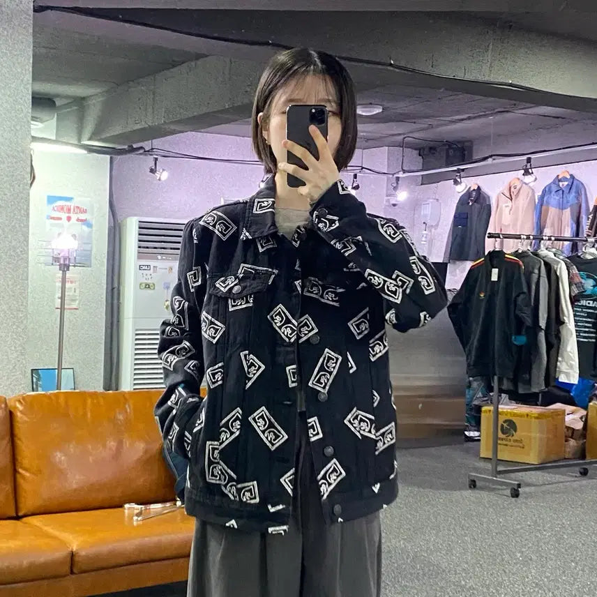 [BUNJANG] Obey Vendor Eyes Denim Trucker Jacket / 오베이 벤더 아이즈 데님 트러커 자켓 B4412